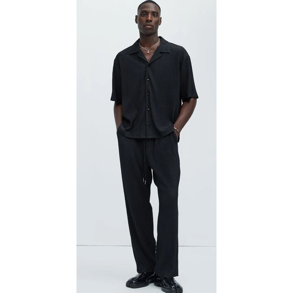 Fashion Nova Men's Potential Pleated Short Sleeve Button Down Shirt Medium